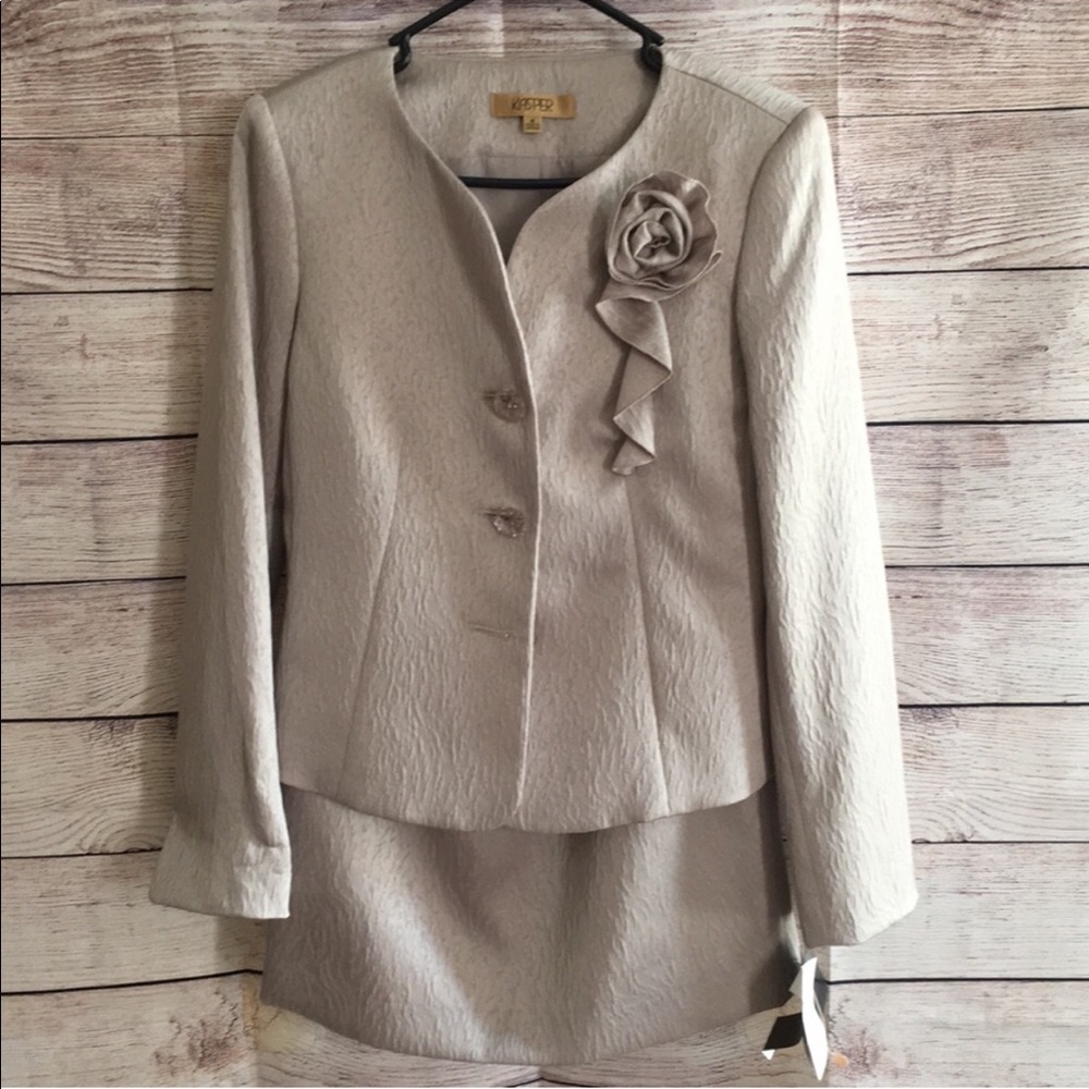Kasper 2 piece skirt suit